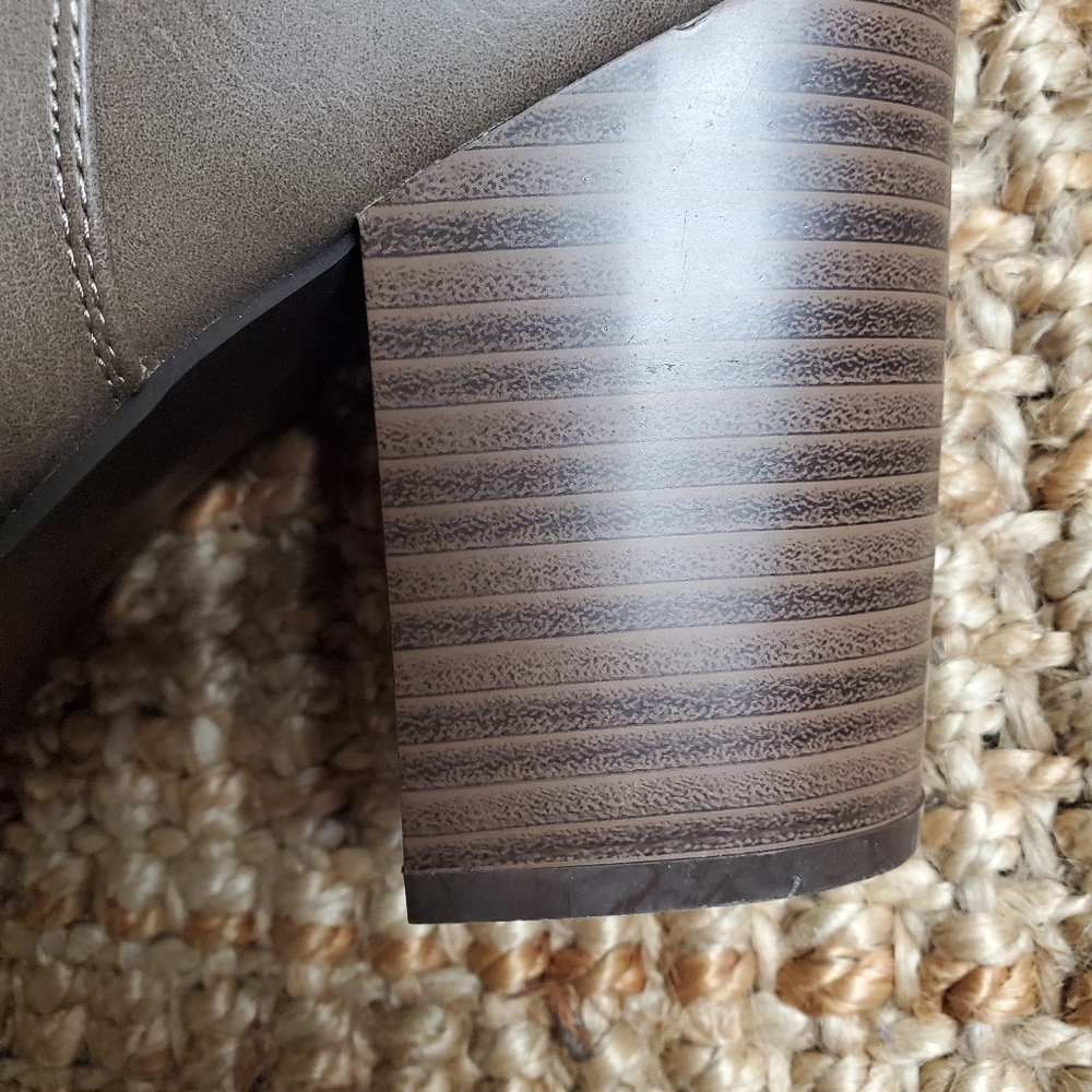 Tan color boots size 10 women's New with 3 inch high chunky heels by Lil… - Picture 6 of 6